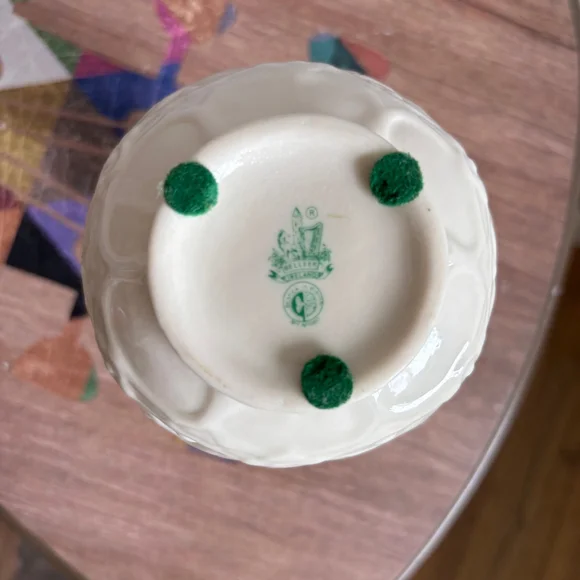 Belleek Shamrock Vintage Porcelain Vase #0857, 6th Mark, Made in Ireland, Cream - Picture 5 of 8